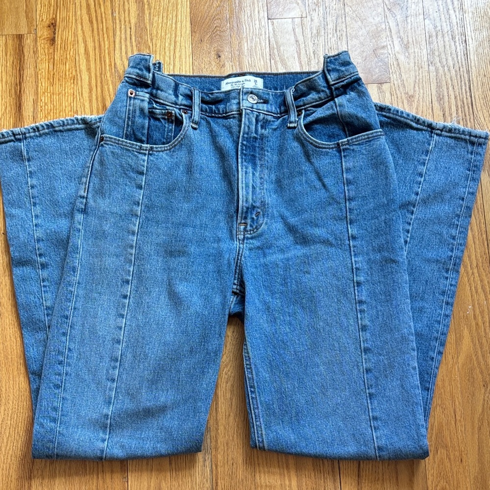 Abercrombie & Fitch The ‘90s Straight Ultra High Rise Jeans